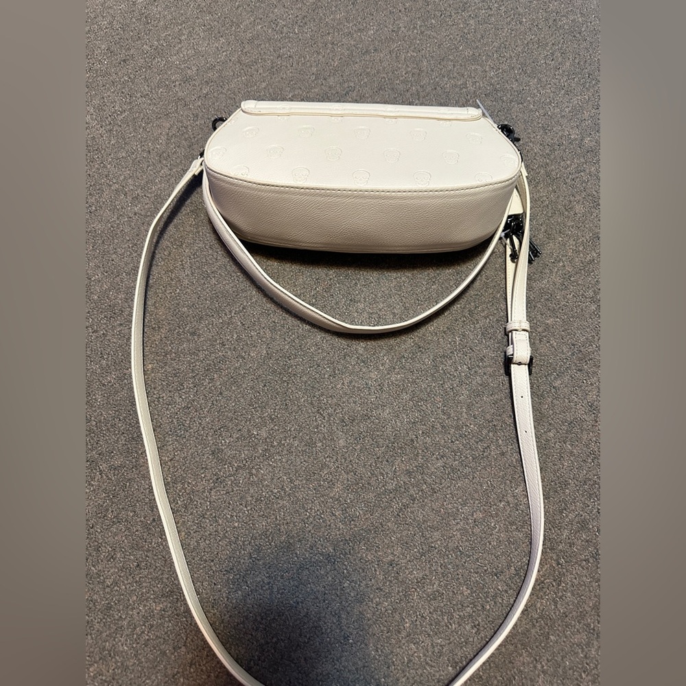 Betsey Johnson Embossed Skull Crossbody Bag Handbag Dead XO Marci Chalk White - Picture 12 of 15